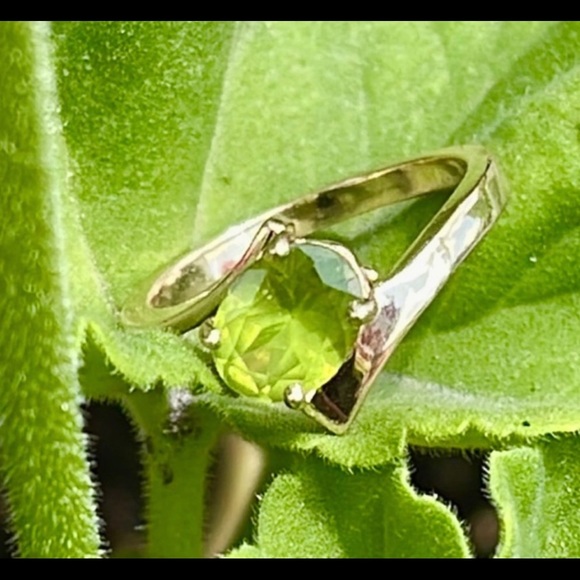 14k Peridot ring